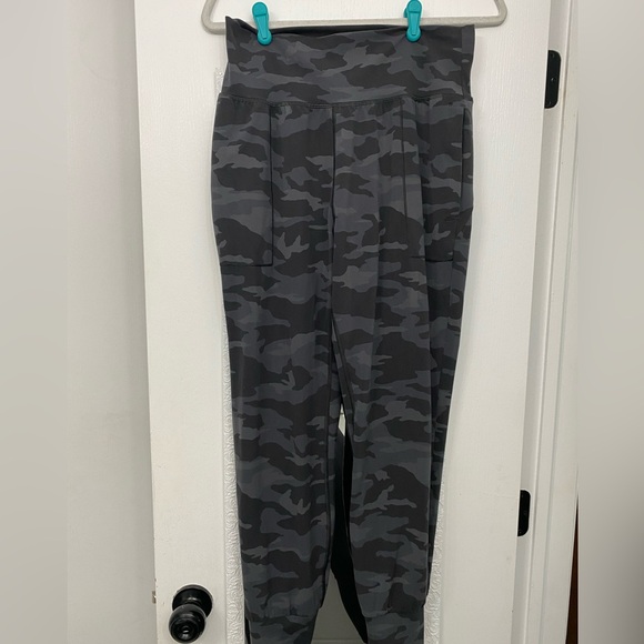 Athleta Salutation Camo Jogger - Picture 3 of 8
